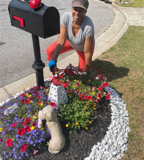 30 charming mailbox landscaping ideas with flower beds – Artofit