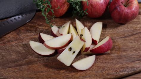 How to Cut an Apple Like a True Chef - The Coconut Mama