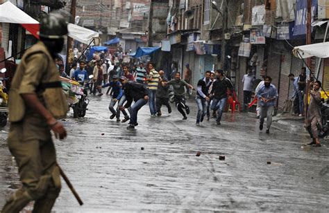 Jammu and Kashmir: Clashes in Rajouri over beef rumours, man sacrifices ...