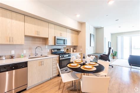 Santa Monica Apartments for Rent from $2,000 with a Dog Park