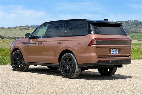 2025 Lincoln Navigator Review and Test Drive | Capital One Auto Navigator