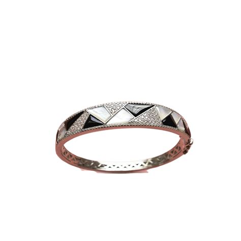 MODERN MIRAGE – Shandails