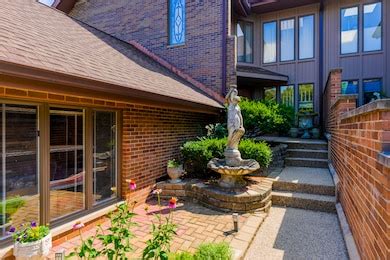 1210 Hawthorne Ln, Hinsdale, IL 60521 | Homes.com
