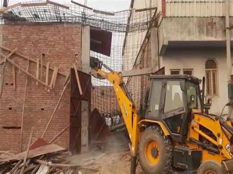 2 labourers killed, 8 injured as under-construction building collapses ...