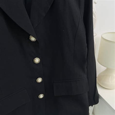 Flower Button Blazer-Bust 38 – Outdated