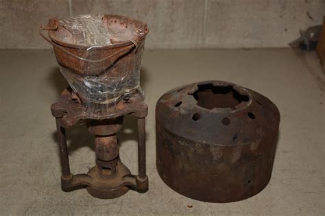 Old Cast Iron Melting Pot at Barbara Mcdonnell blog