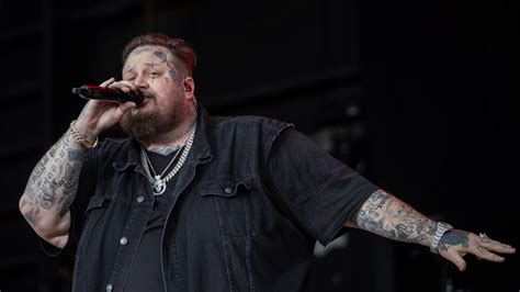 VIDEO: 11-year-old sings “Save Me” on stage with Jelly Roll at ...