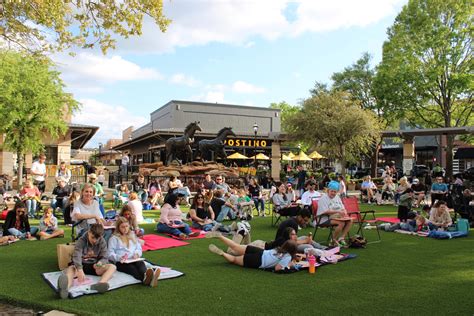 Despite a few dead malls, physical retail remains alive and well in ...