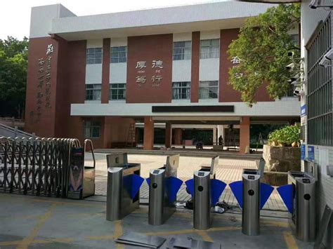 郑州大学设门禁拒绝外人入校惹争议！省体育局关注，高校大门到底应不应该开？