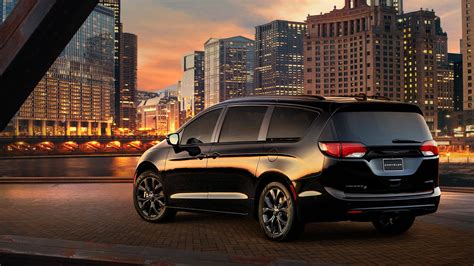 2018 Chrysler Pacifica Minivan Suits Up With S Appearance Package ...