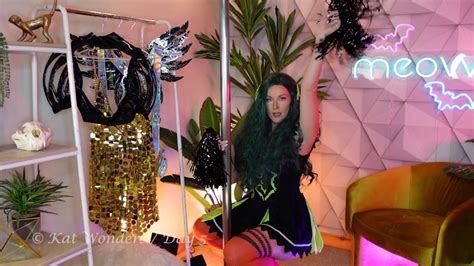 Picture of Kat Wonders