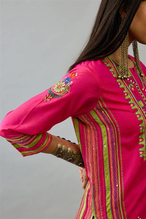 Fuchsia silk straight kurta set with yoke and side panels. It has allo ...