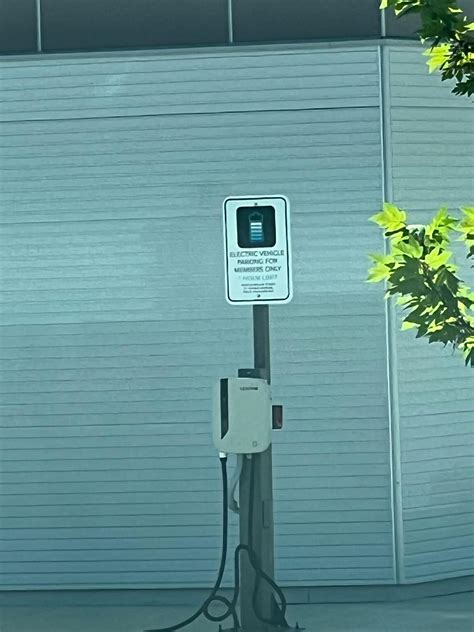 Electro Savings Credit Union | St Peters, MO | EV Station