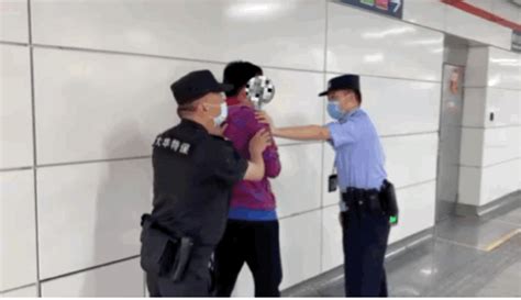 浙江一女子地铁里被人偷拍 民警仅一天就抓获嫌疑人_新浪浙江_新浪网