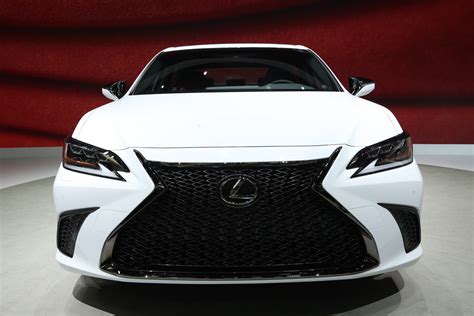 Lexus ES 改款 4 月 19 日登場，原廠搶先釋出預告影片！ - Yahoo奇摩汽車機車