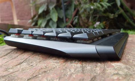 Alienware AW510K é bem construído, tem perfil baixo, software completo ...