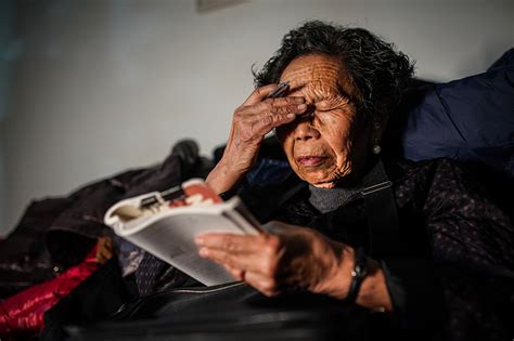“诚信奶奶”十年还清2077万元债务_中国新闻摄影网