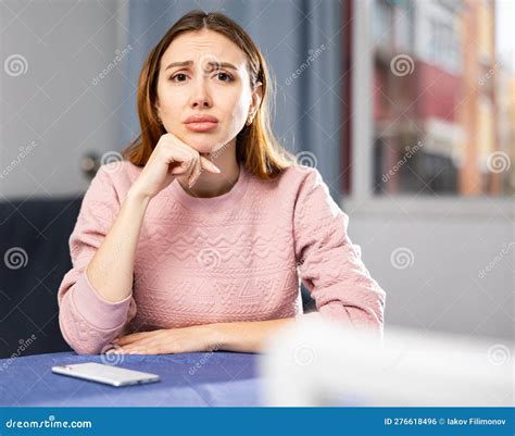 Lean Over Table Crying 的图像结果