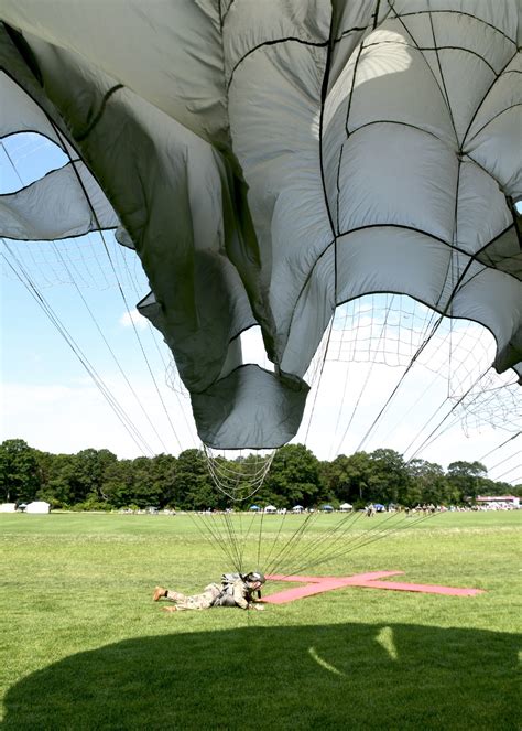 Static Line Parachuting 的图像结果