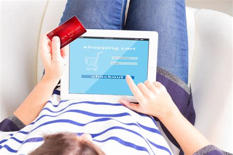 Helpful Tips on How to Use a Credit Card Responsibly - Advantage CCS