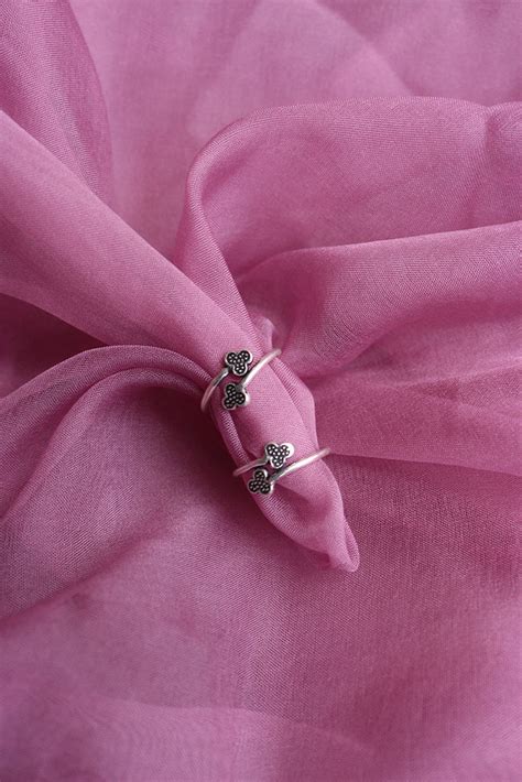 92.5 Silver Clove Dot Toe Rings – zahana