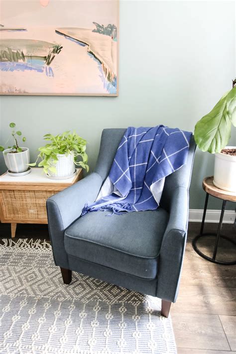 11 Ways to style a throw blanket