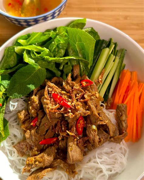 Bun Bo Xao: Vietnamese Beef Noodle Salad