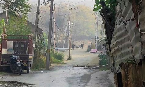 Encounter on outskirts of Srinagar, terrorists believed to be trapped