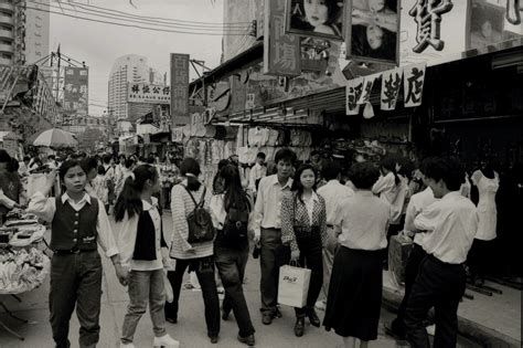 1980年代的香港，罕见街拍老照片，80年代的生活记忆__财经头条