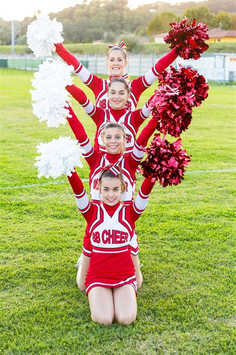 Group Of Cheerleaders In The Field Cheerleading Team Pictures, Youth Cheerleading, Cheer Team ...