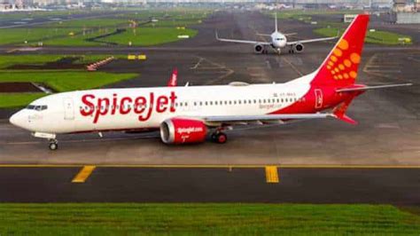 Fresh trouble for SpiceJet as 3 aircraft lessors, former pilot file ...