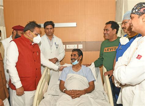 PNB बैंक कैशियर से मिलने अस्पताल पहुंचे CM भजनलाल शर्मा, बैंक लूटने आए ...