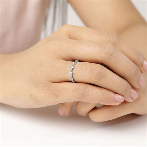 18KT White Gold Diamond Ring