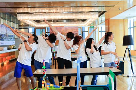 20 Office Scavenger Hunt Ideas for Team Building – Fun and Engaging ...