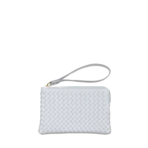 Calonge - A sleek compact travel companion