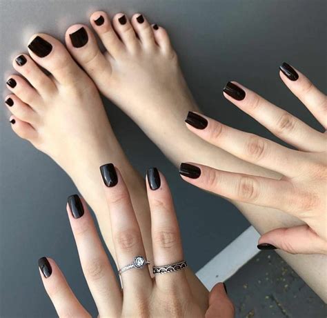 Bellezas 2 | Black acrylic nails, Black toe nails, Dark acrylic nails