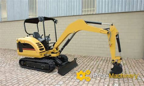 Using a Mini Excavator 的图像结果