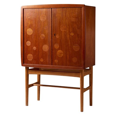 Bar cabinet designed by Kurt Östervig for KP Möbler, Denmark, 1950s teak maple For Sale at 1stDibs
