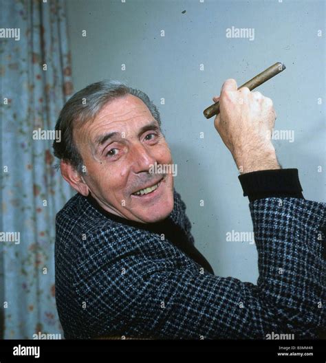 Comedian eric sykes hi-res stock photography and images - Alamy