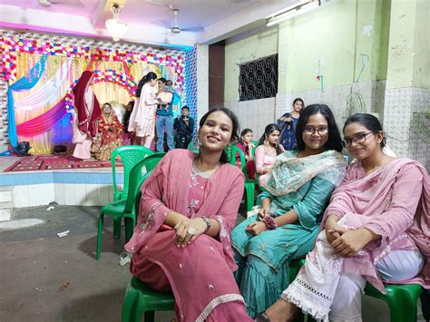 Please answer the pic given below . Describe the picture provided . I ...