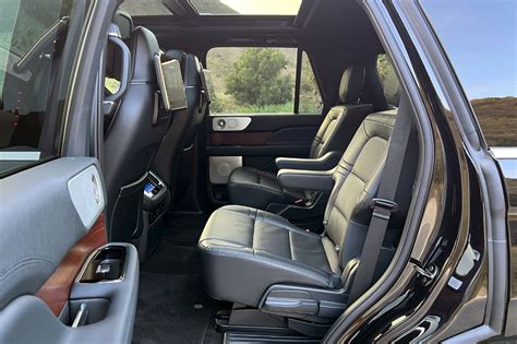 2023 Lincoln Navigator Review and Test Drive | Capital One Auto Navigator