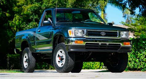 Amazing 1993 Toyota Pickup Barn Find With 93 Miles Could Fetch Some Serious Money | Carscoops