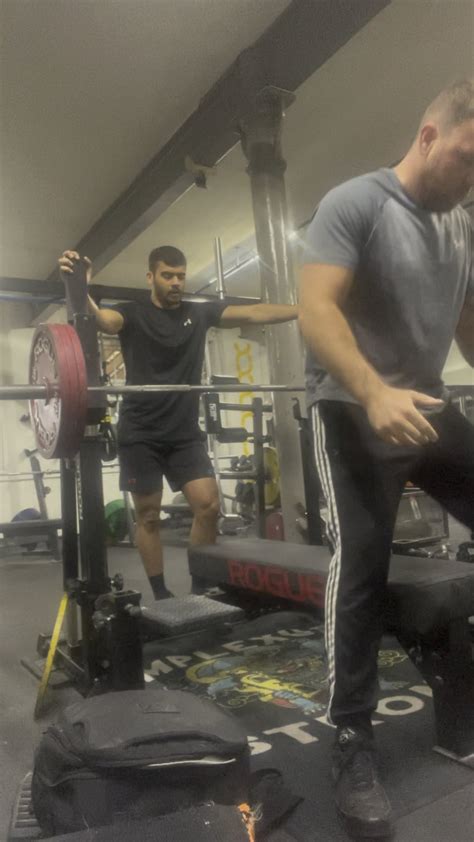 Triple reds! 170kg (375lbs) Bench PR : r/GYM