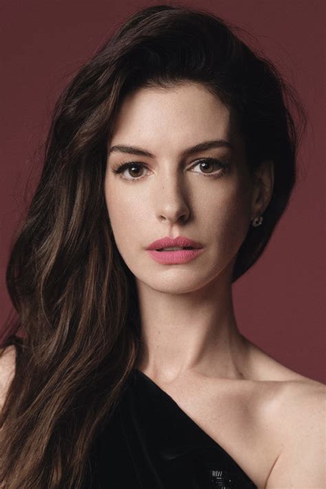 Anne Hathaway - Filmography, Age, Biography & More - Mabumbe