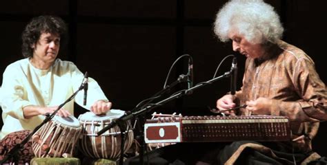 Picture Of Ustad Zakir Hussain Shouldering Pt. Shiv Kumar’s Body At His ...