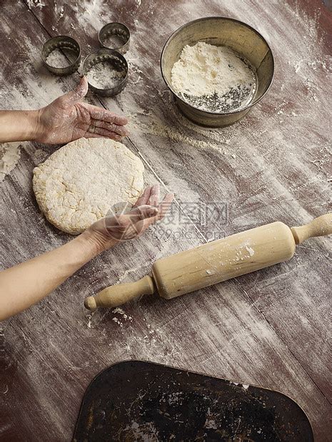 女面点师制作面包高清图片下载-正版图片501412590-摄图网