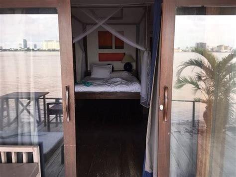 MAADEST - FLOATING JUNGLOO (Phnom Penh) - Specialty Inn Reviews ...