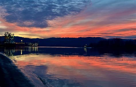 Sunset at Kelly Point Park… : r/Portland
