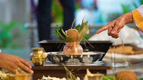 Pitra Dosh: ઘરમાં આ સંકેત અનુભવાય તો સમજો પિતૃ નાખુશ થયા છે, ઘરની ...