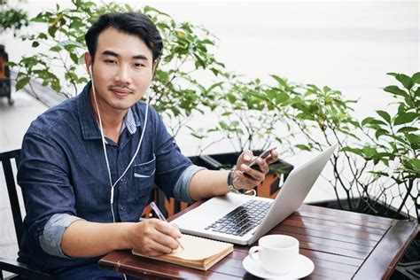 Outsource worker | Free Photo